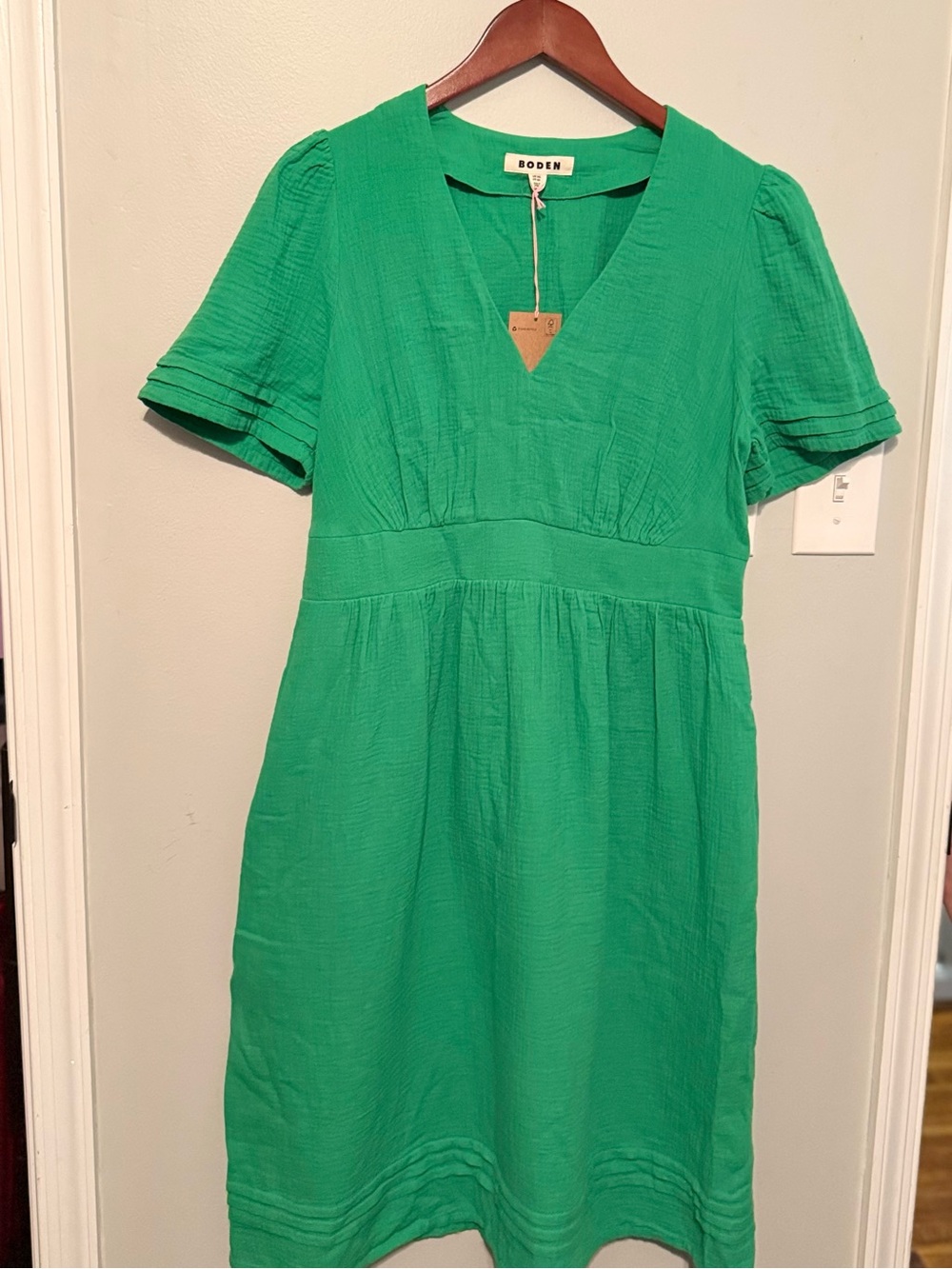Women’s Boden dress in green. NWT.